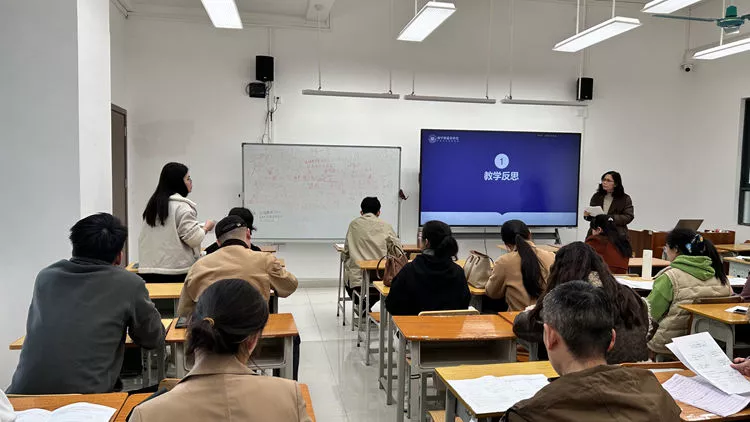 八中领导、教师对我校初三毕业班进行指导交流