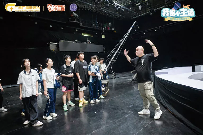广西广播电视台研学活动.jpg