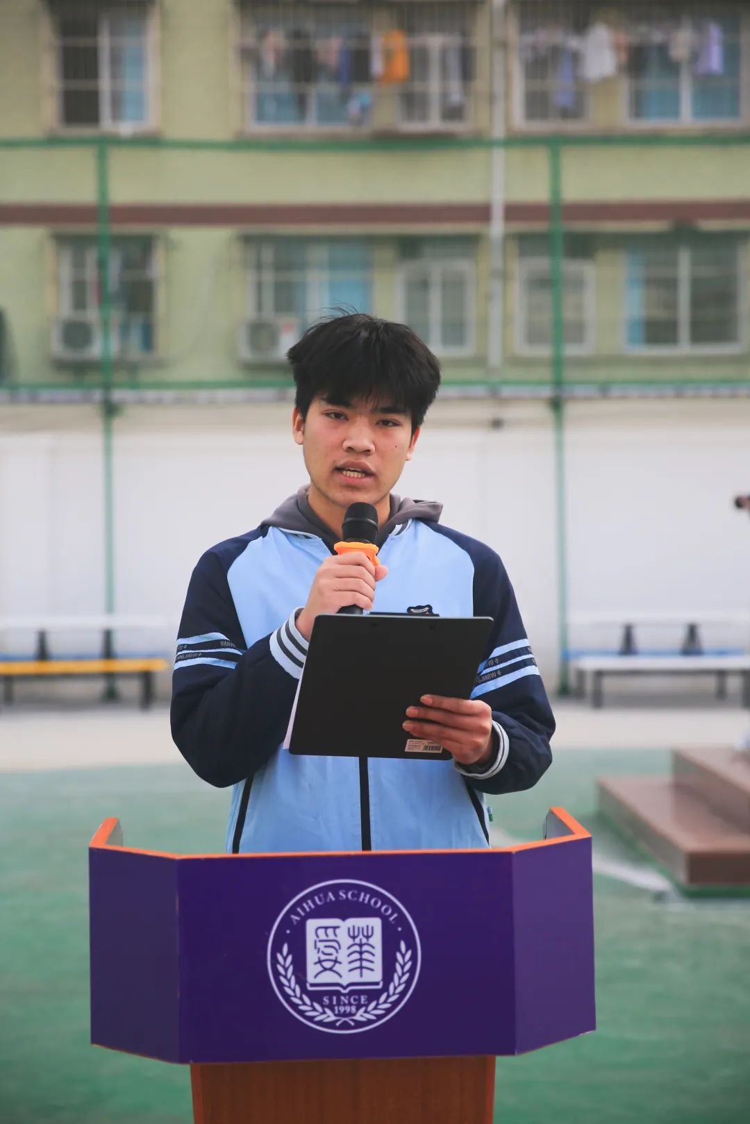 百日誓师,为梦而战—南宁市爱华学校高考百日誓师大会 - 南宁市爱华