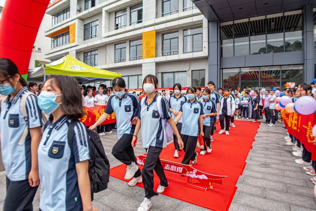 高考加油 - 南宁市爱华学校官方网站